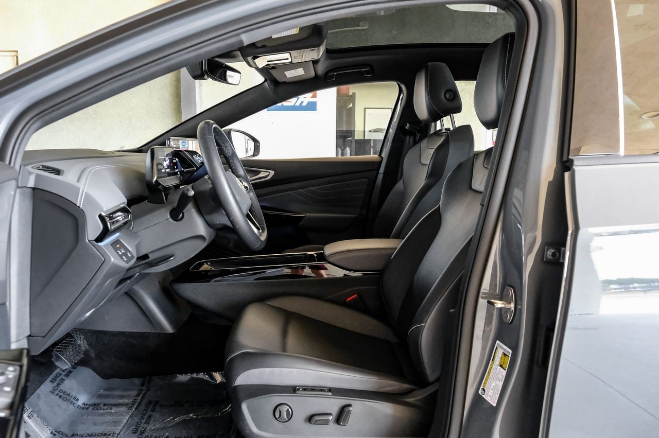 Volkswagen ID.4 Vehicle Main Gallery Image 04