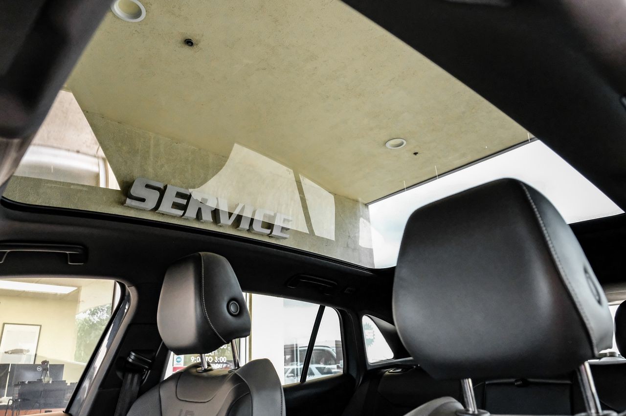 Volkswagen ID.4 Vehicle Main Gallery Image 05