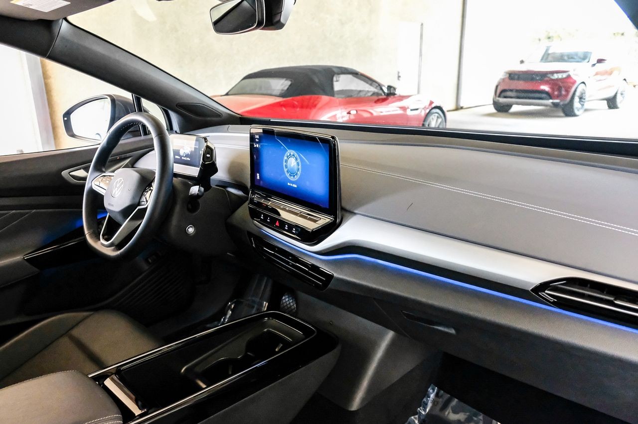 Volkswagen ID.4 Vehicle Main Gallery Image 13