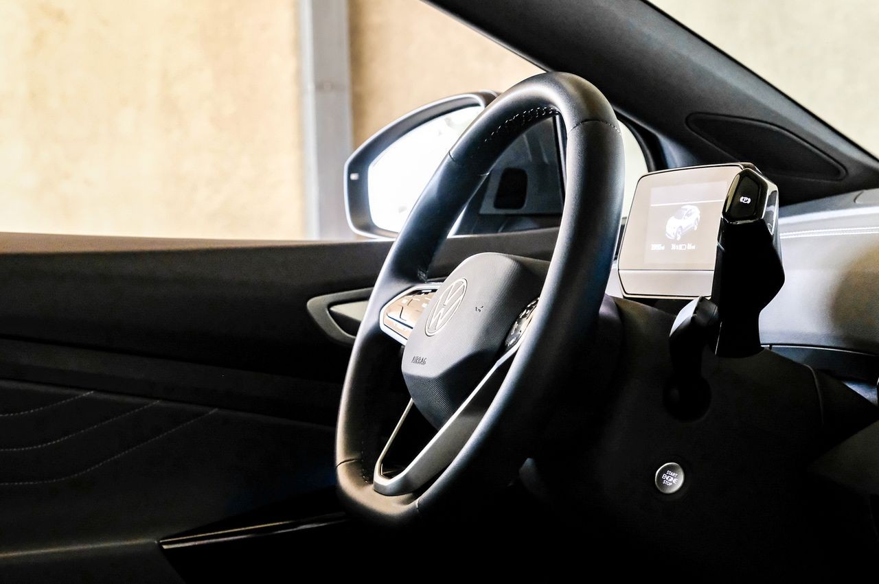 Volkswagen ID.4 Vehicle Main Gallery Image 14