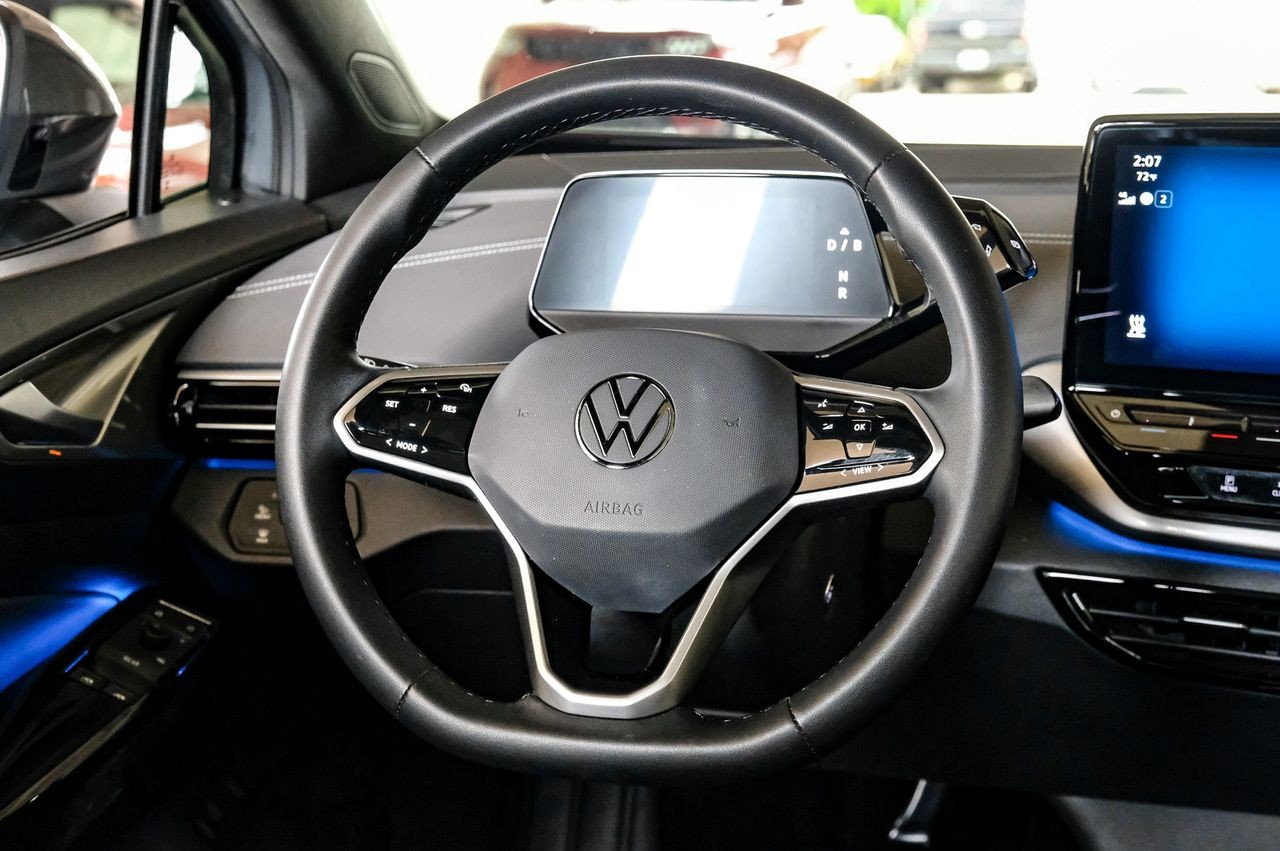Volkswagen ID.4 Vehicle Main Gallery Image 17