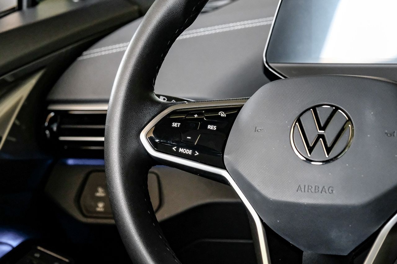 Volkswagen ID.4 Vehicle Main Gallery Image 18