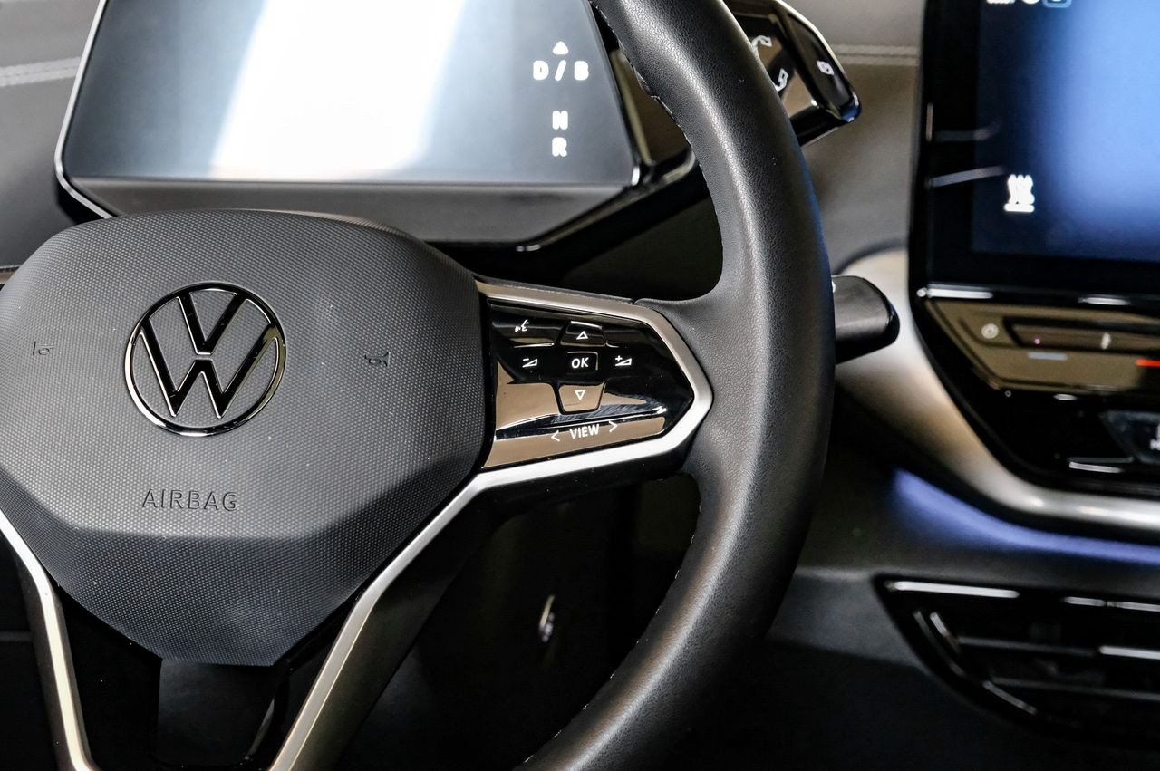 Volkswagen ID.4 Vehicle Main Gallery Image 19