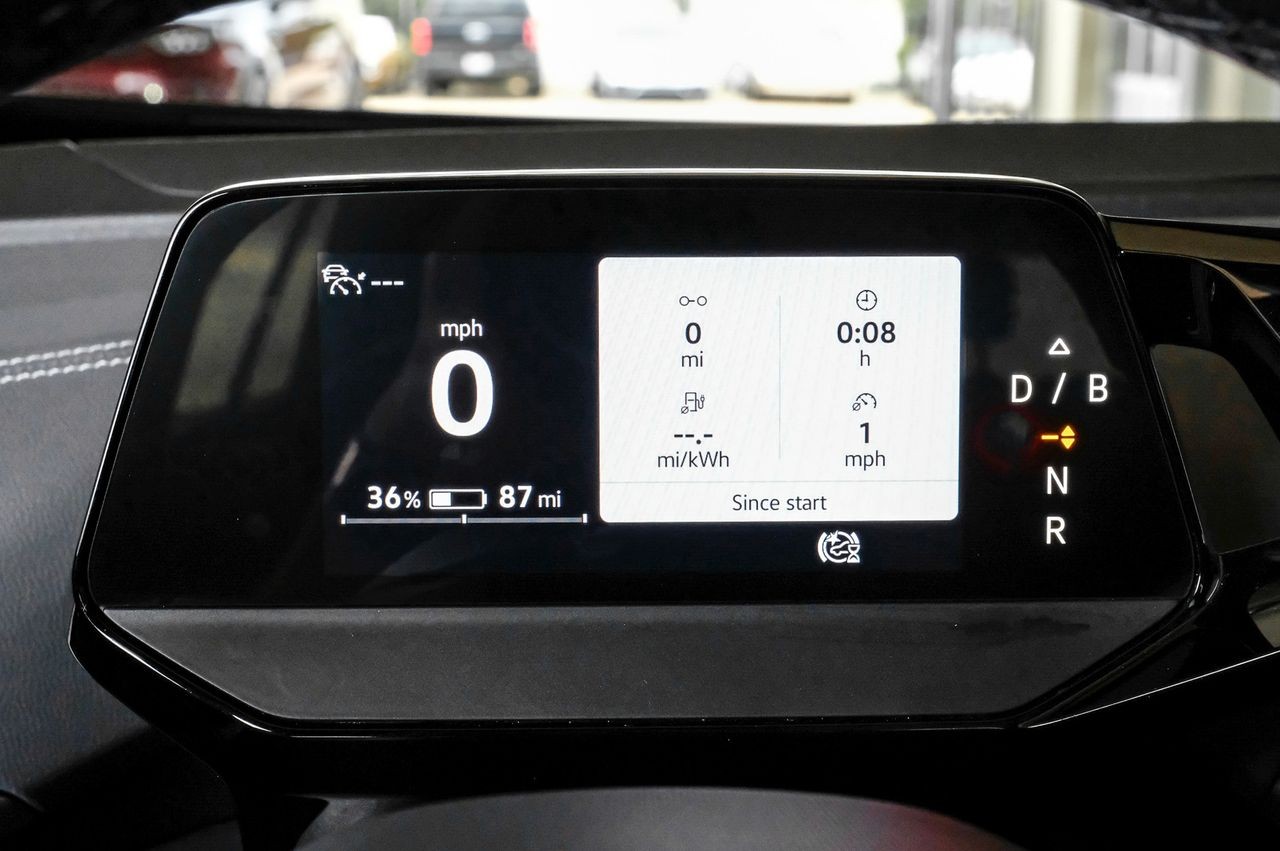 Volkswagen ID.4 Vehicle Main Gallery Image 21