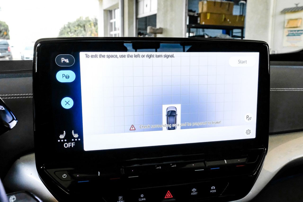 Volkswagen ID.4 Vehicle Main Gallery Image 24