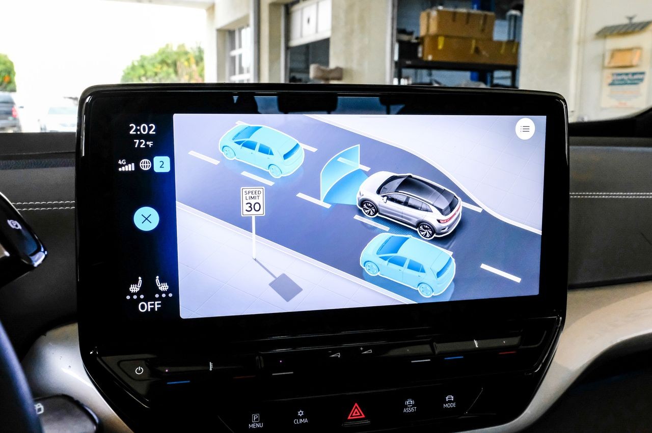 Volkswagen ID.4 Vehicle Main Gallery Image 25