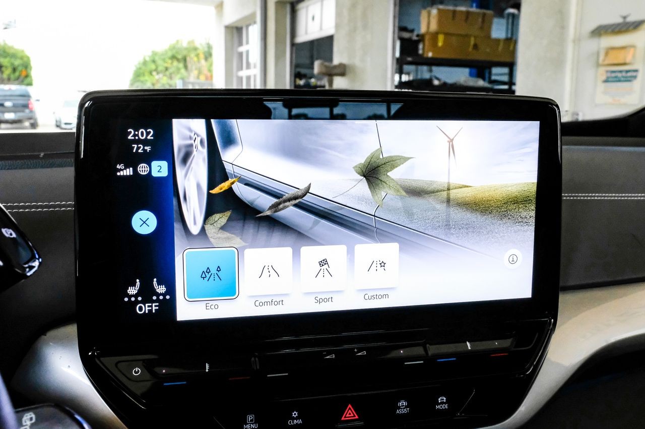 Volkswagen ID.4 Vehicle Main Gallery Image 32