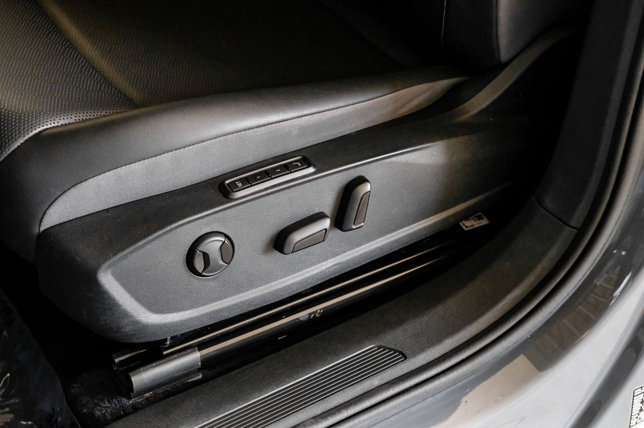 Volkswagen ID.4 Vehicle Main Gallery Image 35