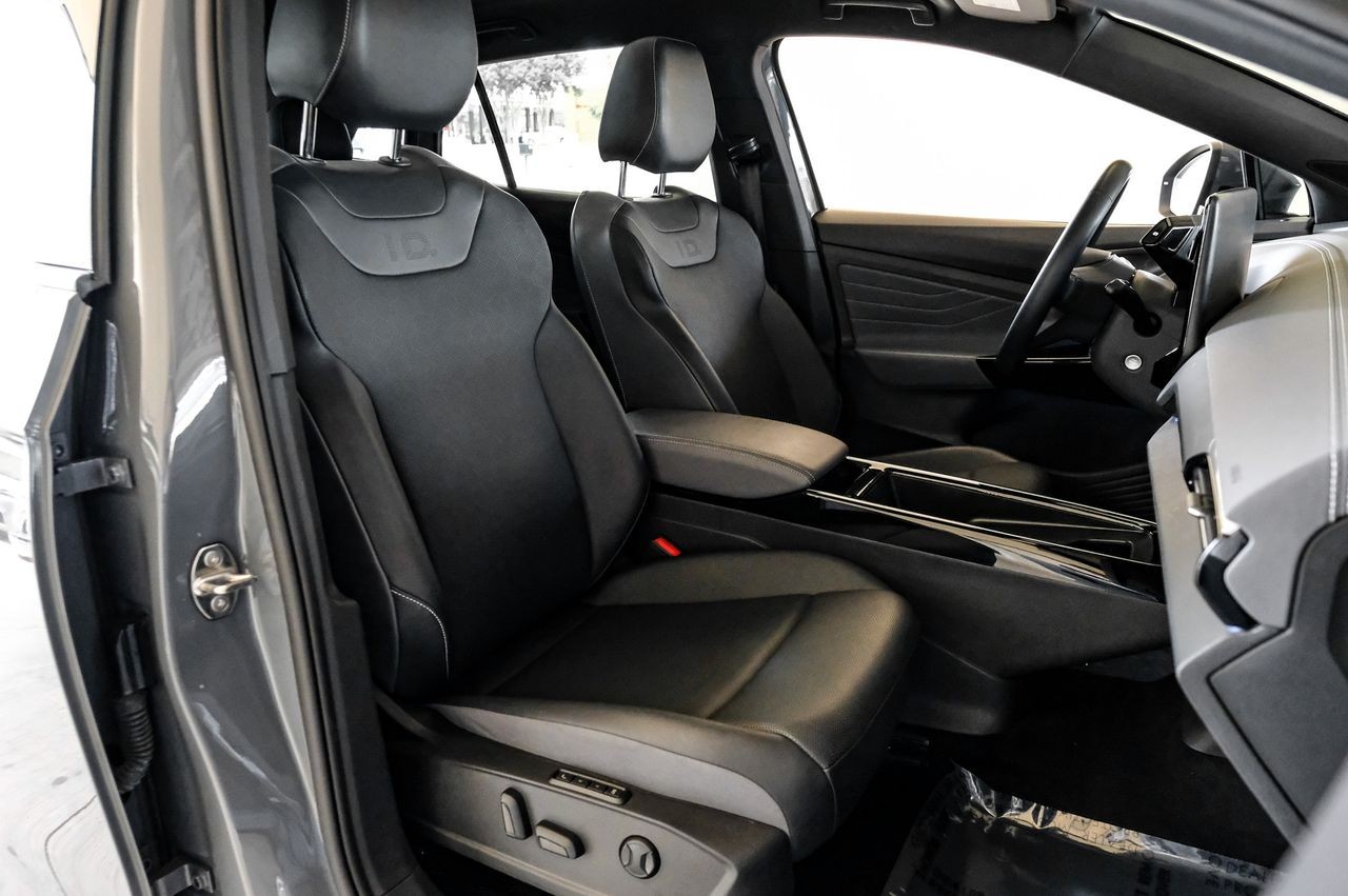Volkswagen ID.4 Vehicle Main Gallery Image 37