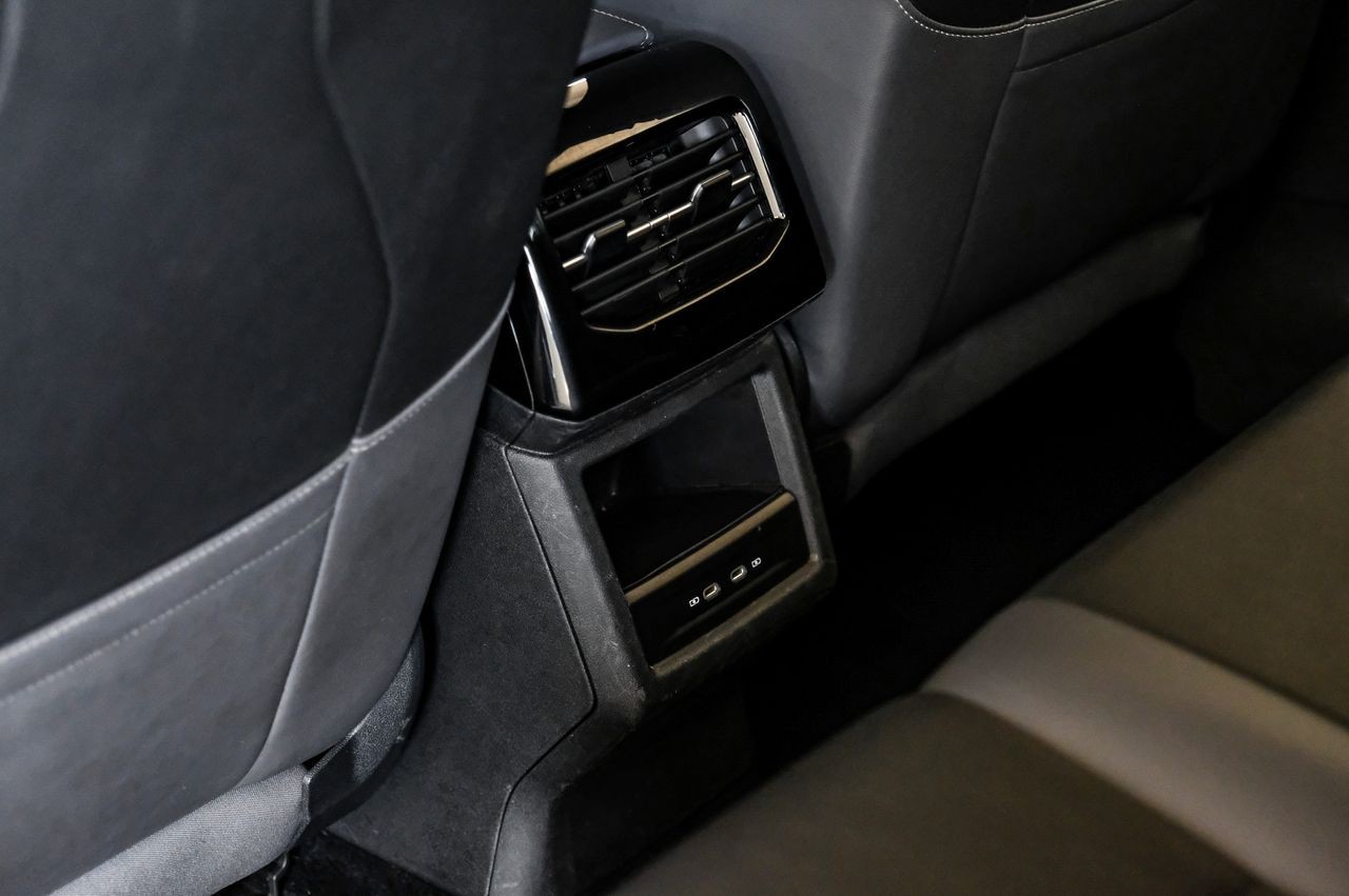 Volkswagen ID.4 Vehicle Main Gallery Image 40