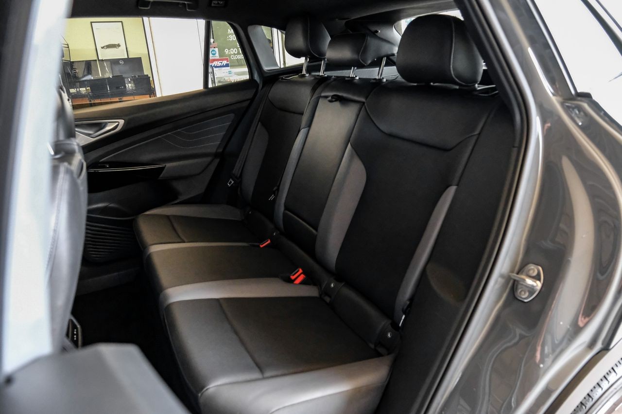 Volkswagen ID.4 Vehicle Main Gallery Image 42