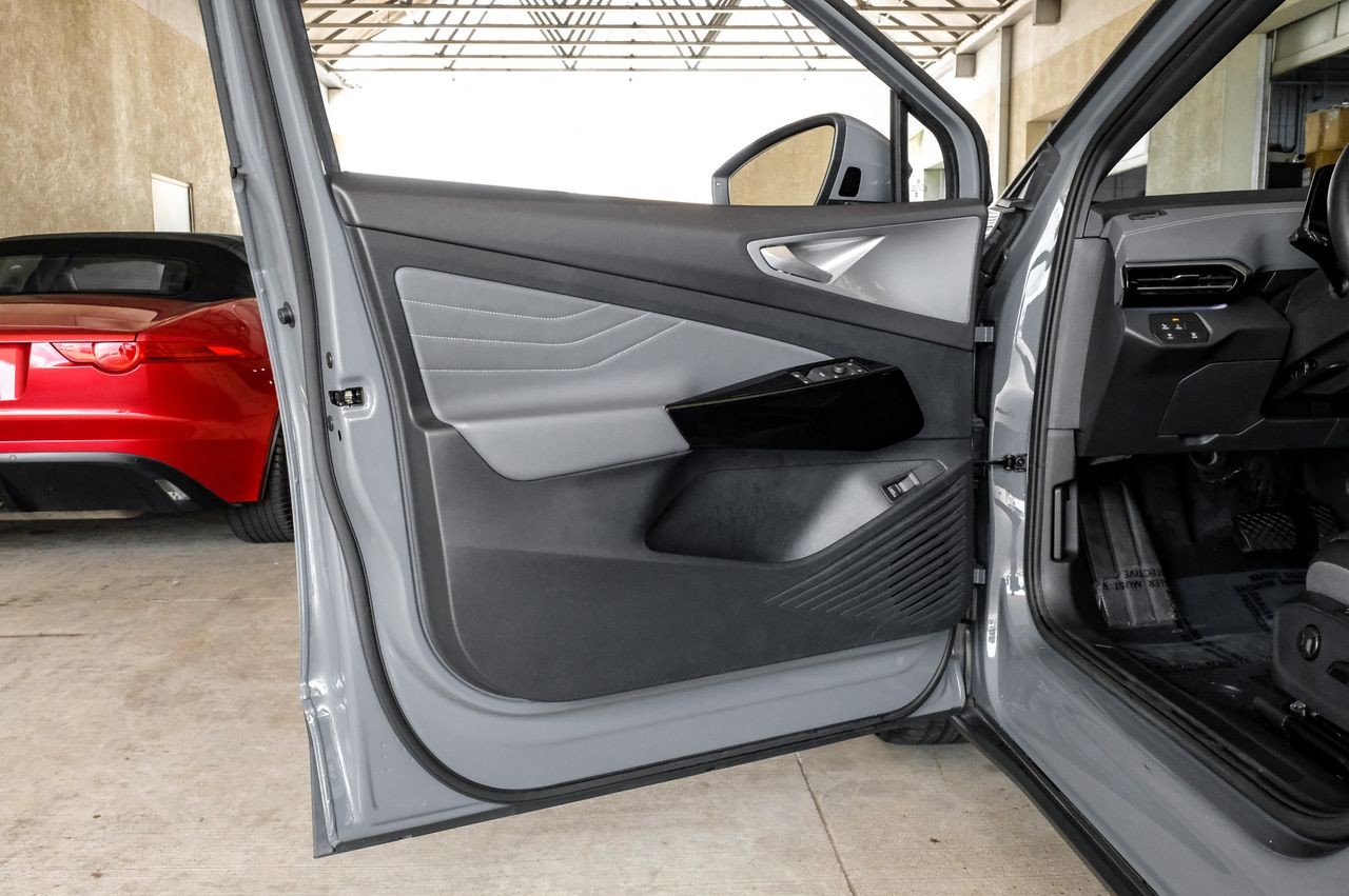 Volkswagen ID.4 Vehicle Main Gallery Image 45