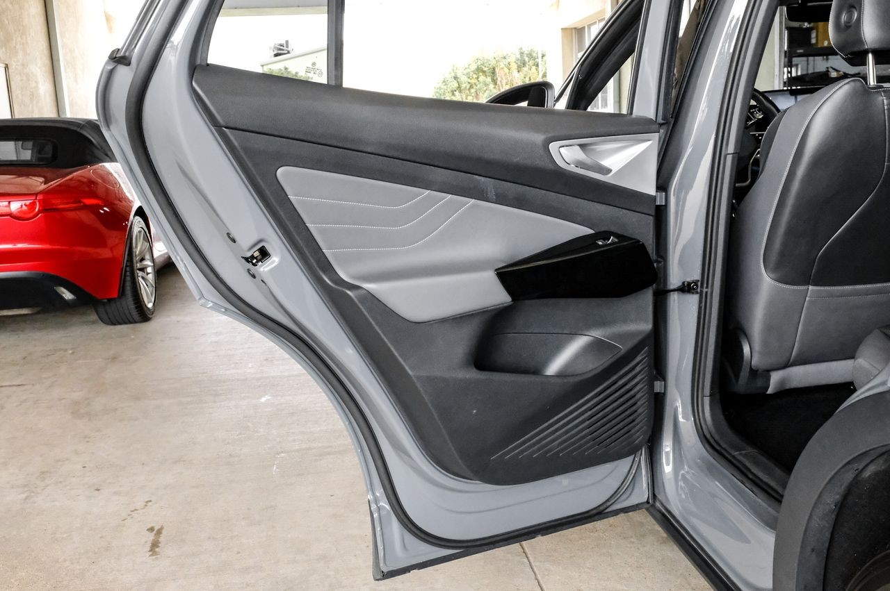 Volkswagen ID.4 Vehicle Main Gallery Image 48