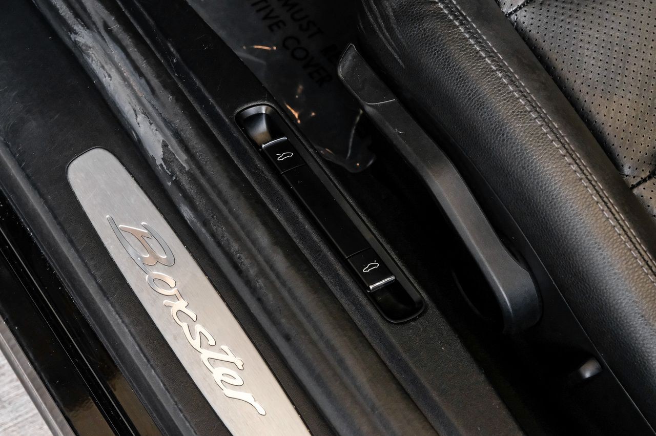Porsche Boxster Vehicle Main Gallery Image 28
