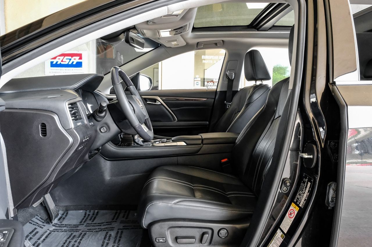 Lexus RX Vehicle Main Gallery Image 04