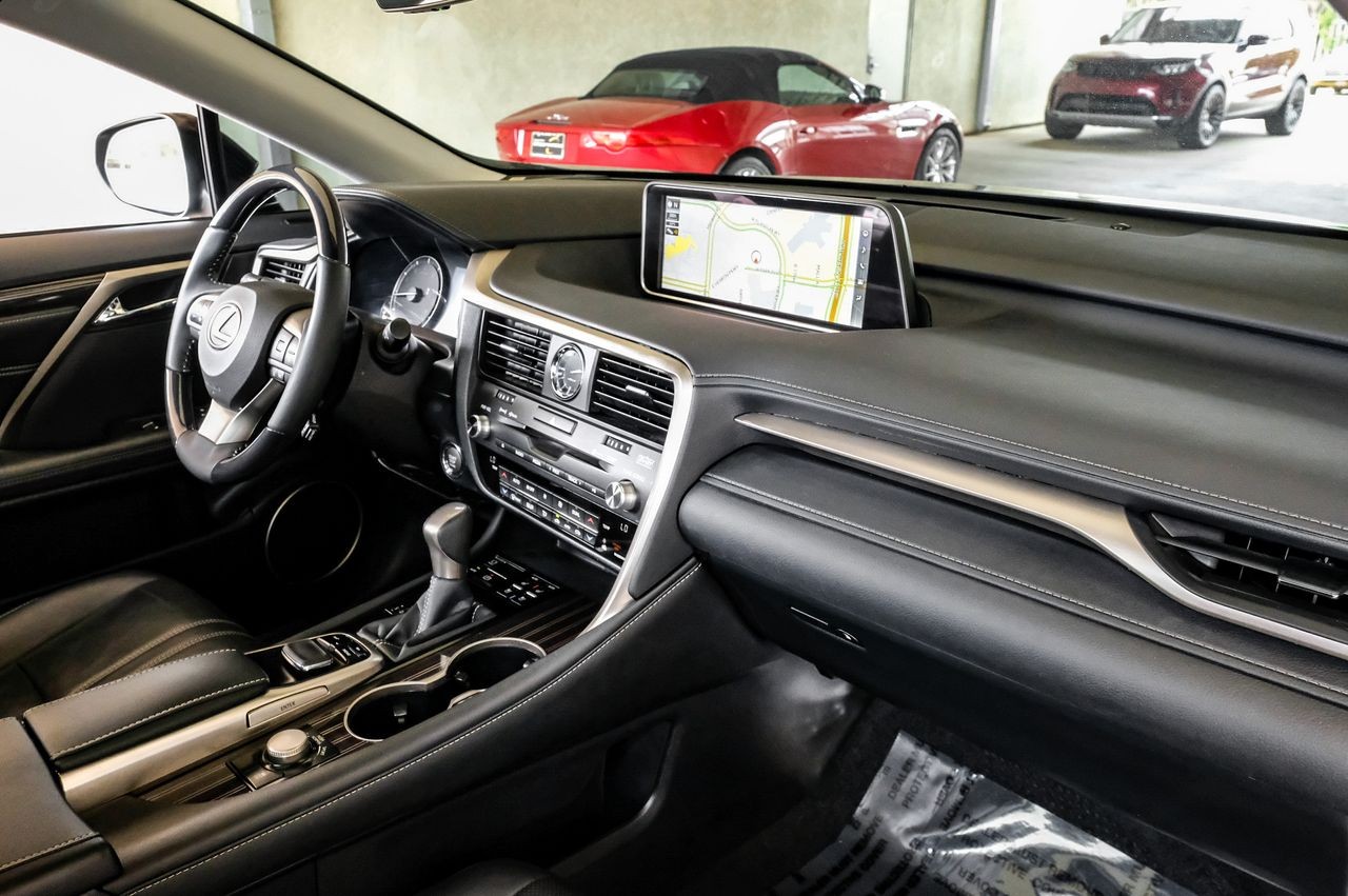 Lexus RX Vehicle Main Gallery Image 13