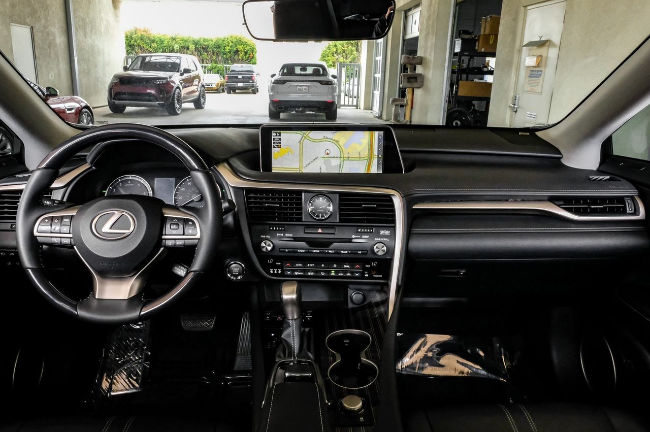 Lexus RX Vehicle Main Gallery Image 15