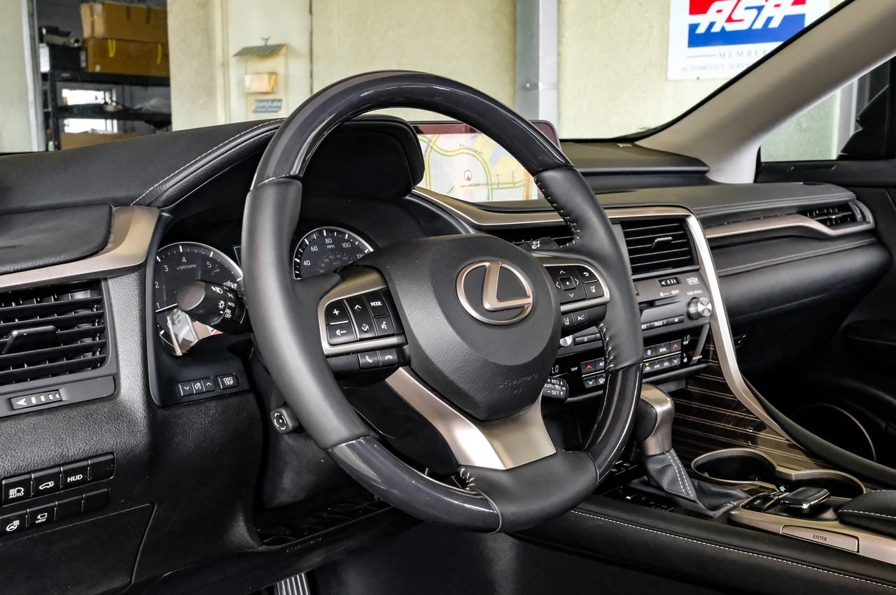 Lexus RX Vehicle Main Gallery Image 16