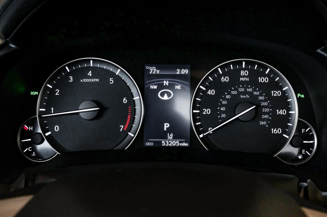 Lexus RX Vehicle Main Gallery Image 20