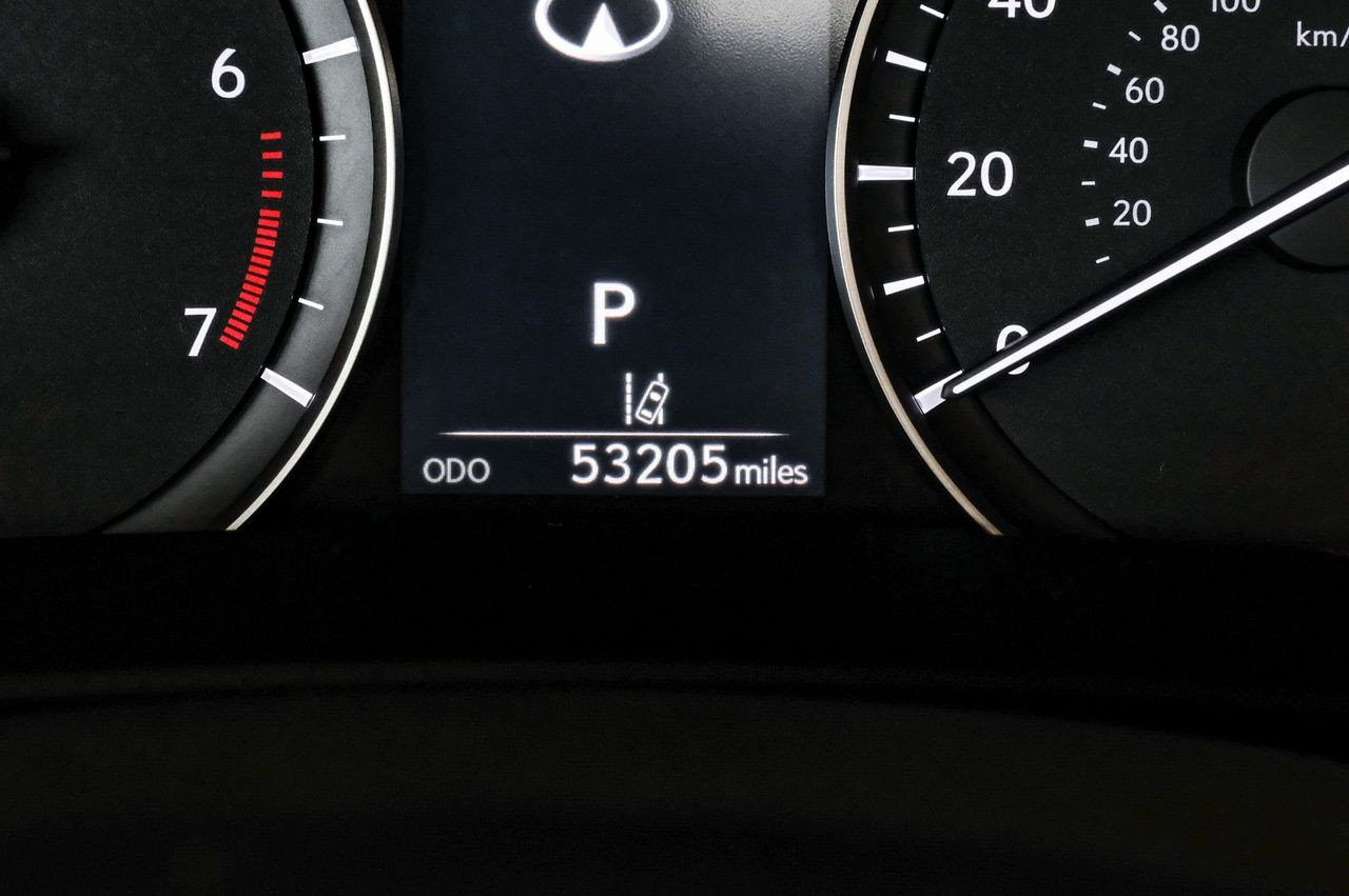 Lexus RX Vehicle Main Gallery Image 21