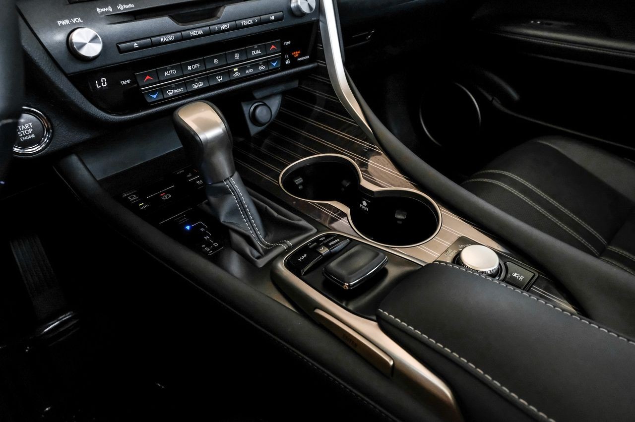 Lexus RX Vehicle Main Gallery Image 23