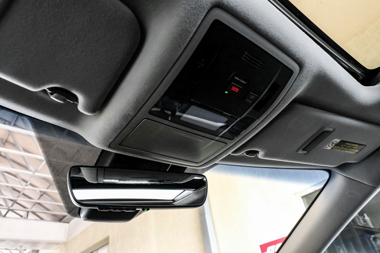 Lexus RX Vehicle Main Gallery Image 33