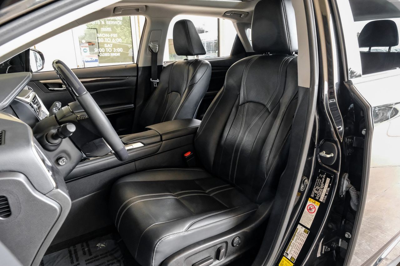 Lexus RX Vehicle Main Gallery Image 34