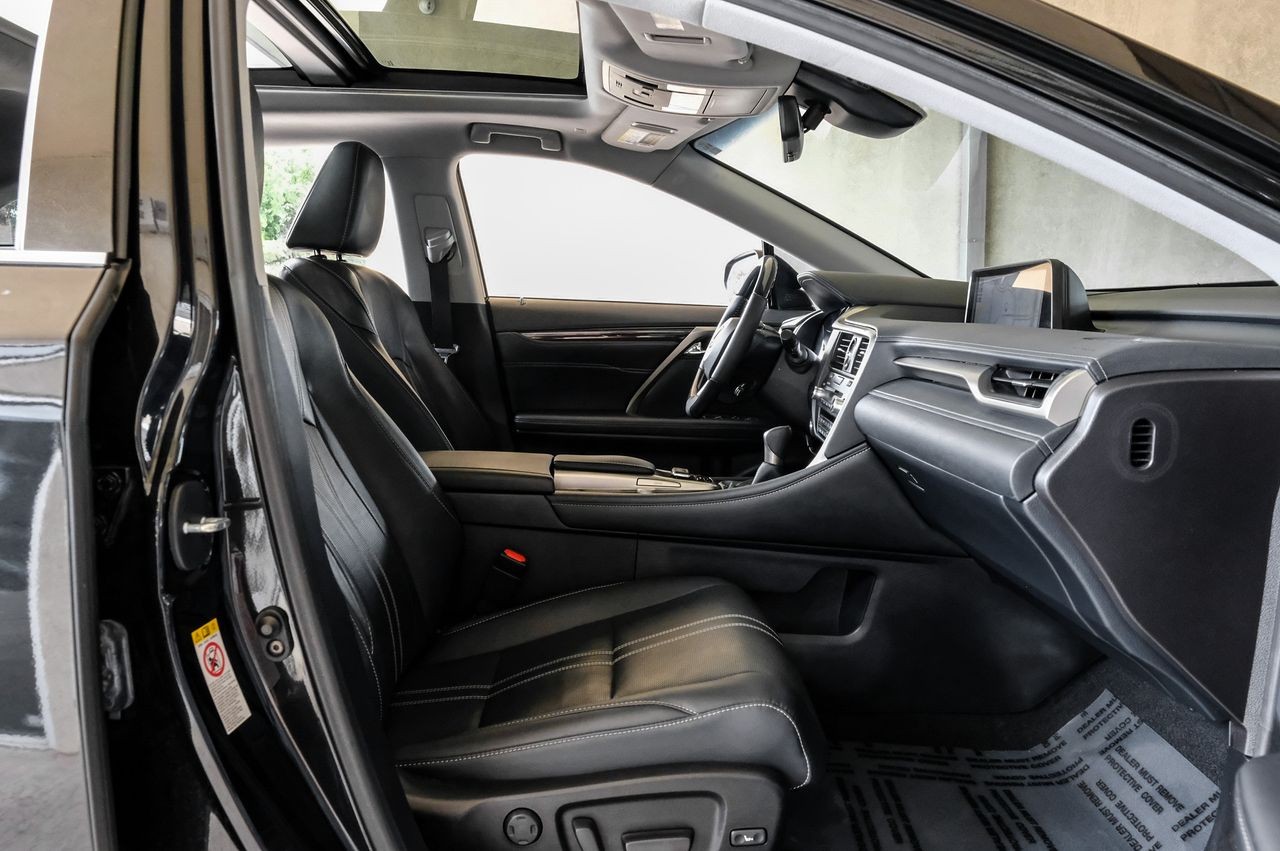 Lexus RX Vehicle Main Gallery Image 36