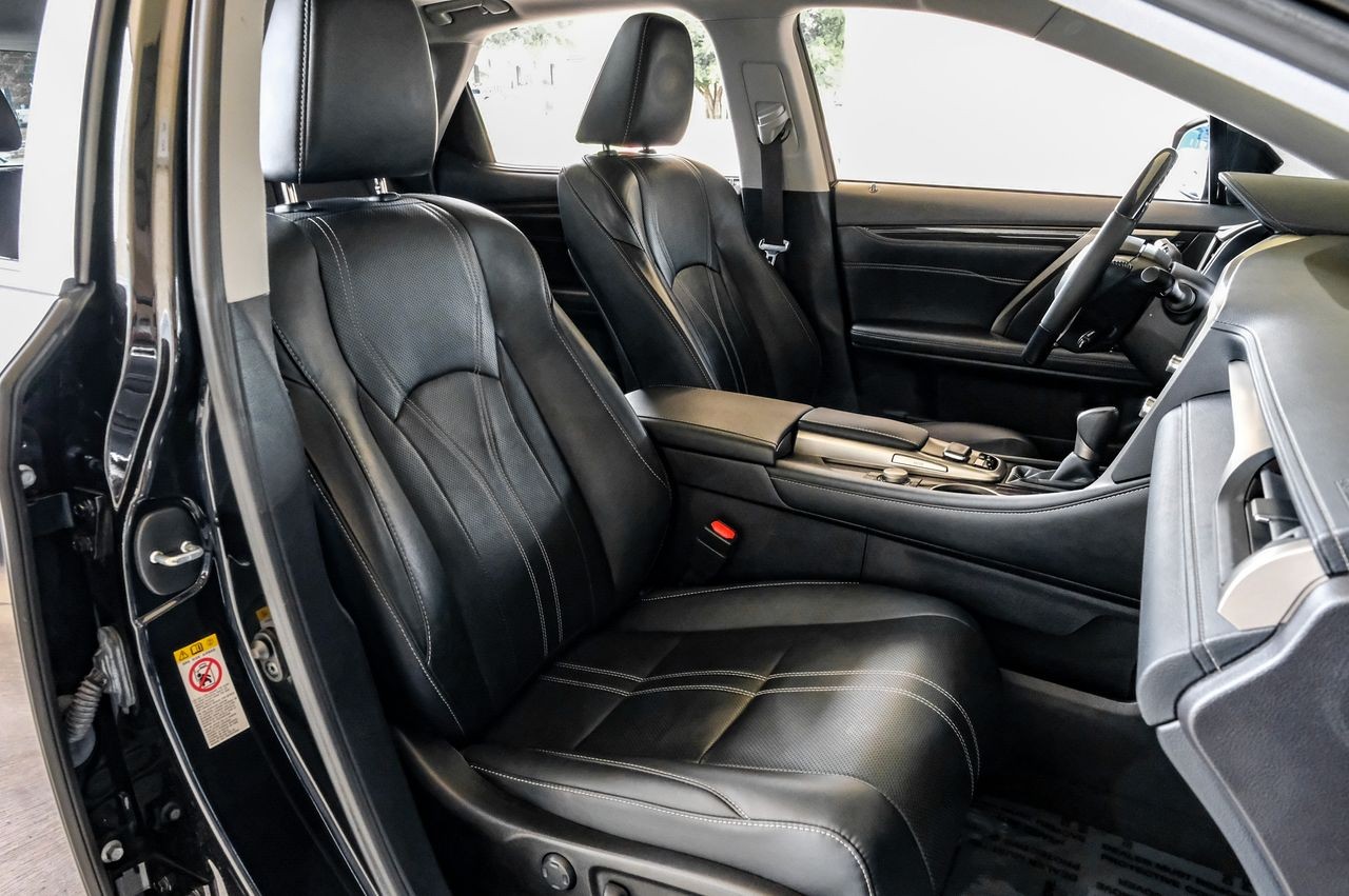 Lexus RX Vehicle Main Gallery Image 37