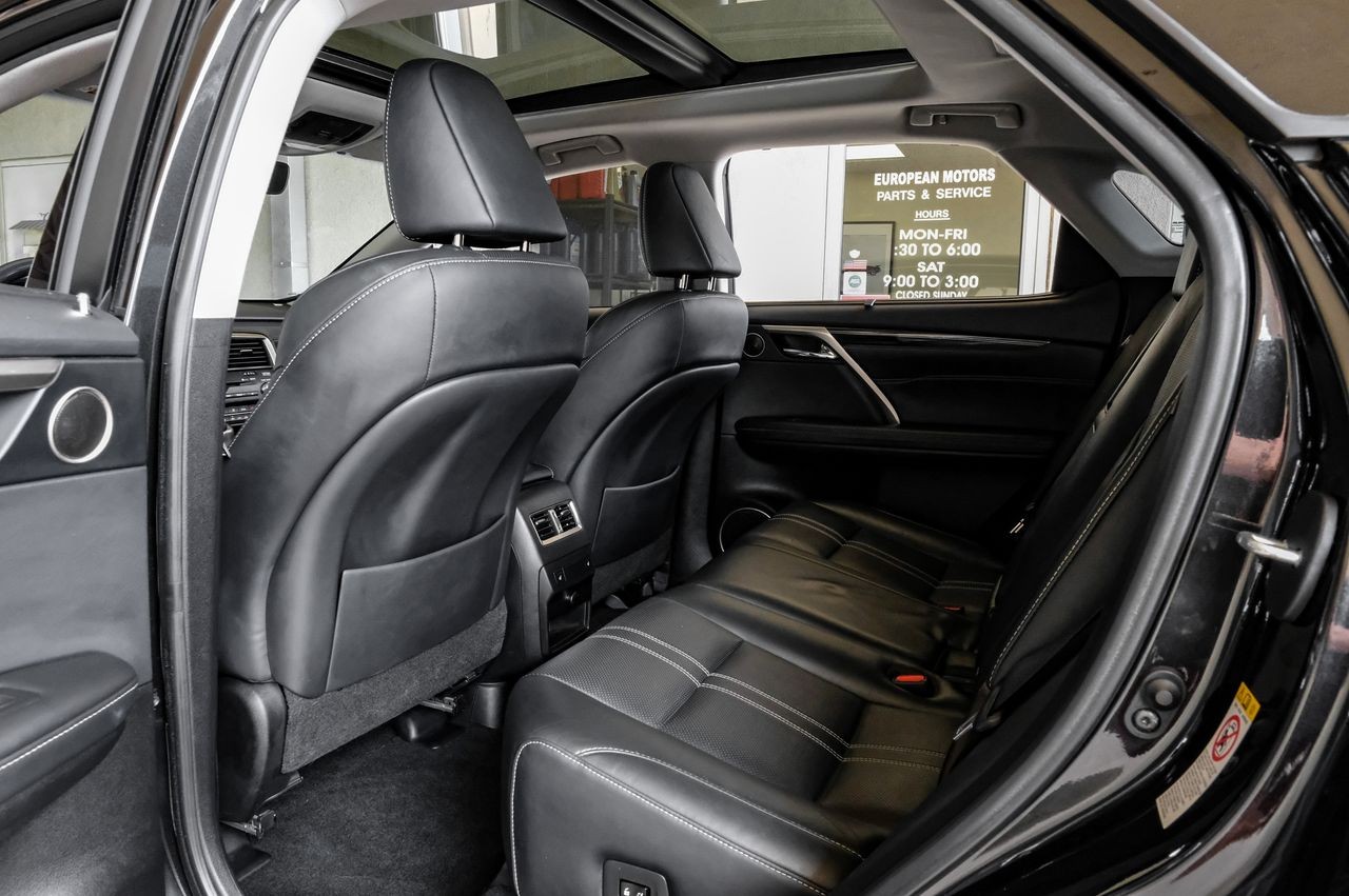 Lexus RX Vehicle Main Gallery Image 40