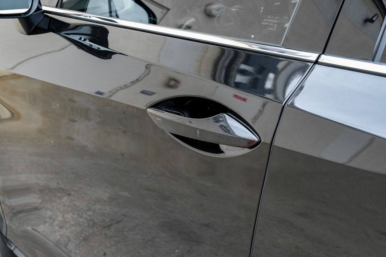 Lexus RX Vehicle Main Gallery Image 42