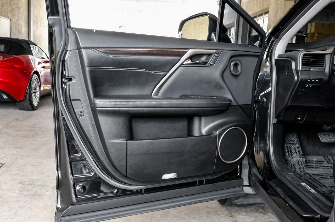 Lexus RX Vehicle Main Gallery Image 44