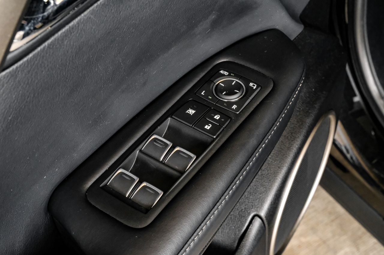 Lexus RX Vehicle Main Gallery Image 45