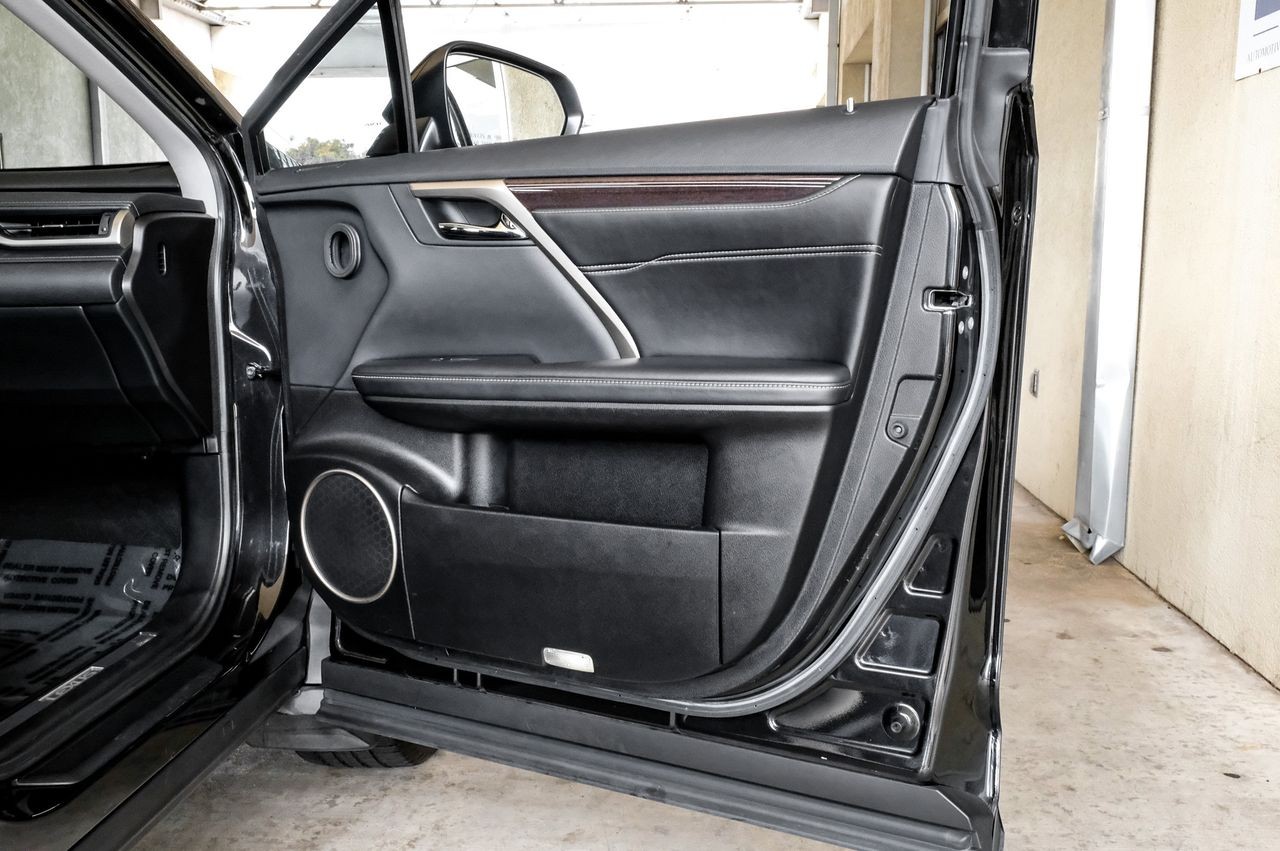 Lexus RX Vehicle Main Gallery Image 46