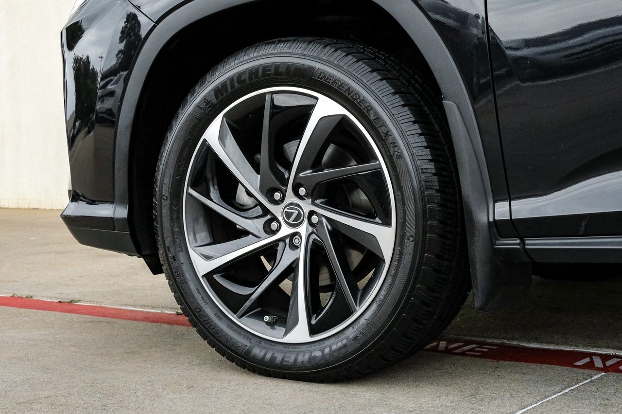 Lexus RX Vehicle Main Gallery Image 56