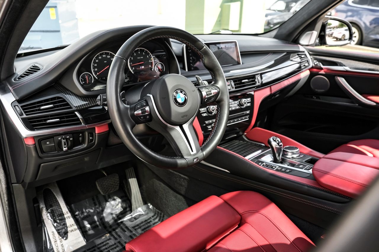 BMW X5 M Vehicle Main Gallery Image 03