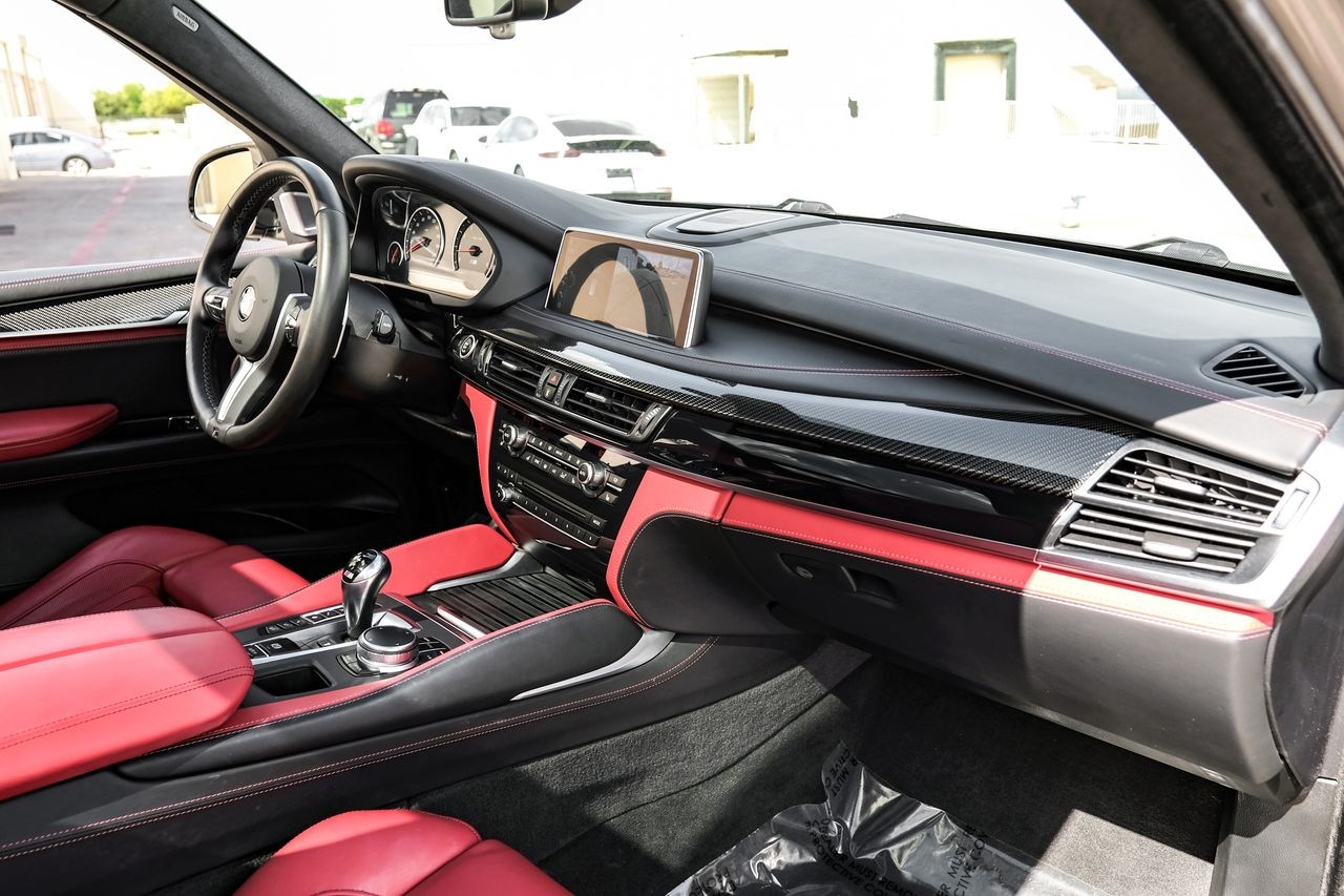 BMW X5 M Vehicle Main Gallery Image 12