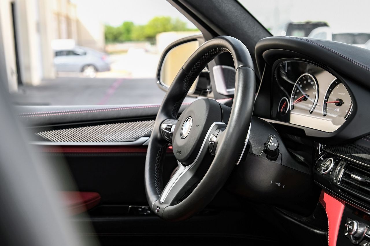 BMW X5 M Vehicle Main Gallery Image 13
