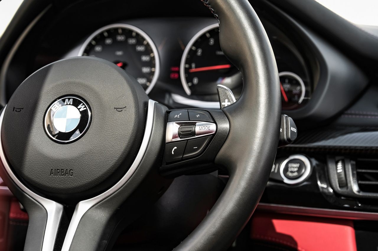 BMW X5 M Vehicle Main Gallery Image 18