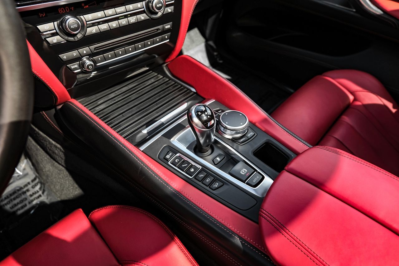 BMW X5 M Vehicle Main Gallery Image 24