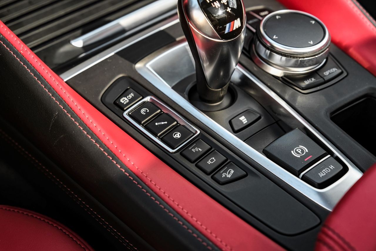 BMW X5 M Vehicle Main Gallery Image 25