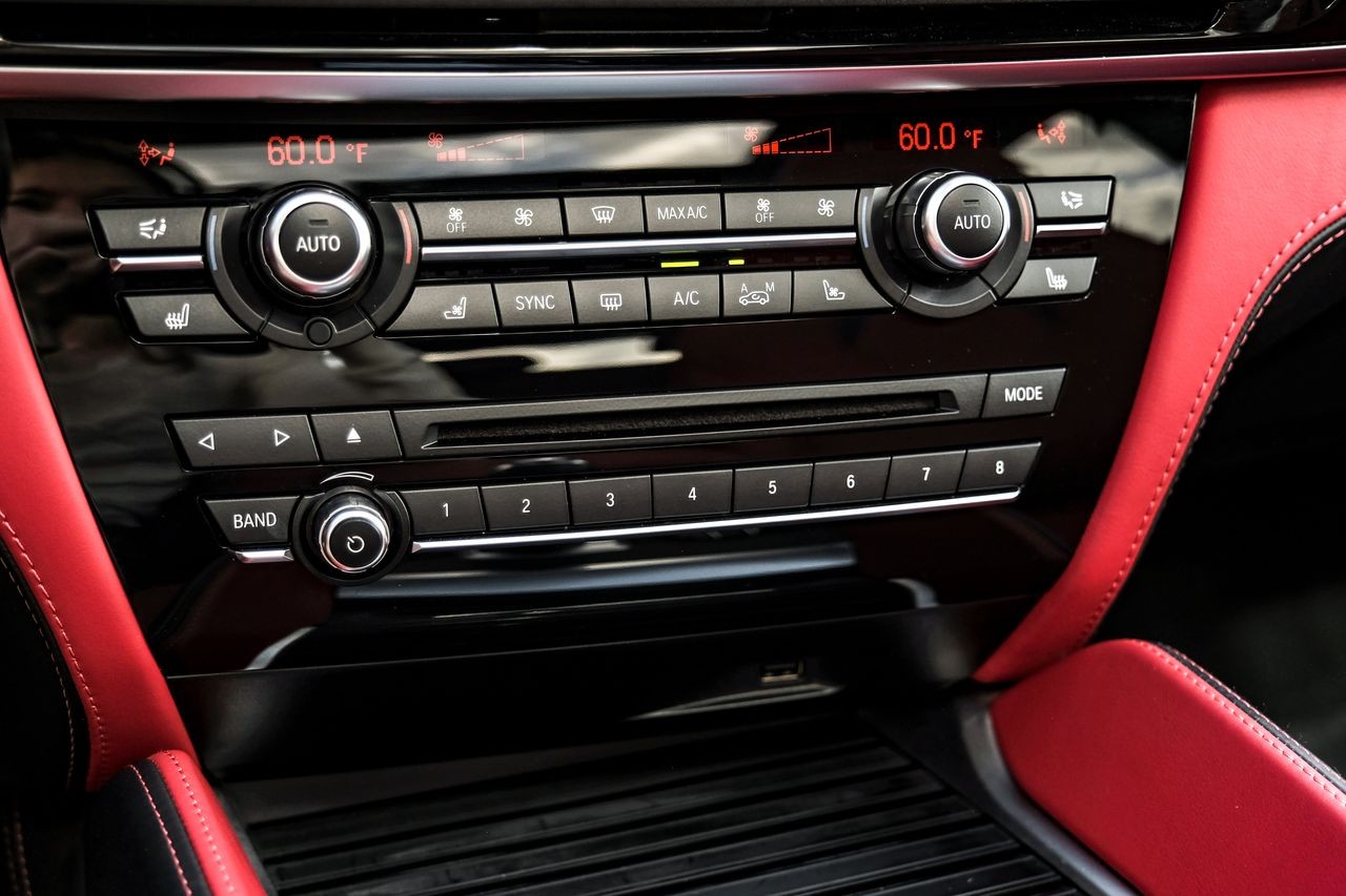 BMW X5 M Vehicle Main Gallery Image 28