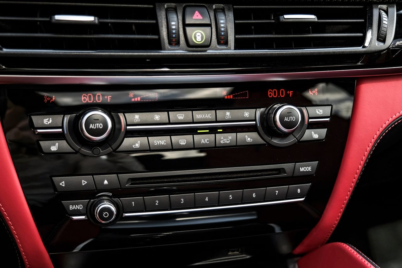 BMW X5 M Vehicle Main Gallery Image 29