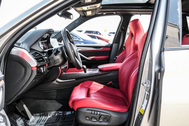 BMW X5 M Vehicle Main Gallery Image 04