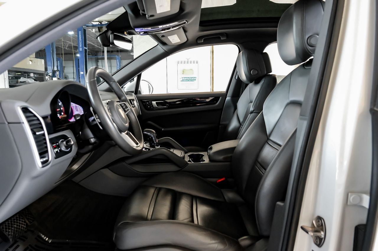 Porsche Cayenne Vehicle Main Gallery Image 04