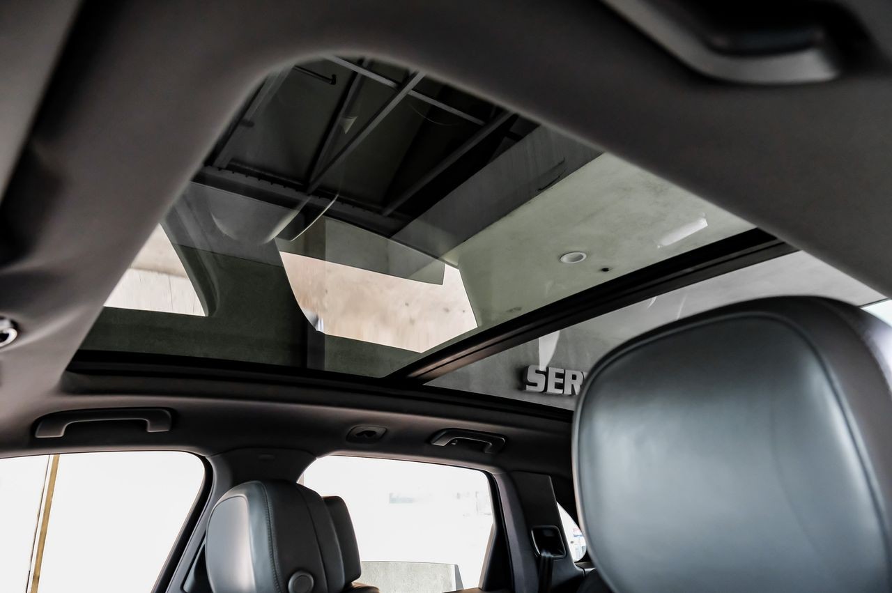 Porsche Cayenne Vehicle Main Gallery Image 05