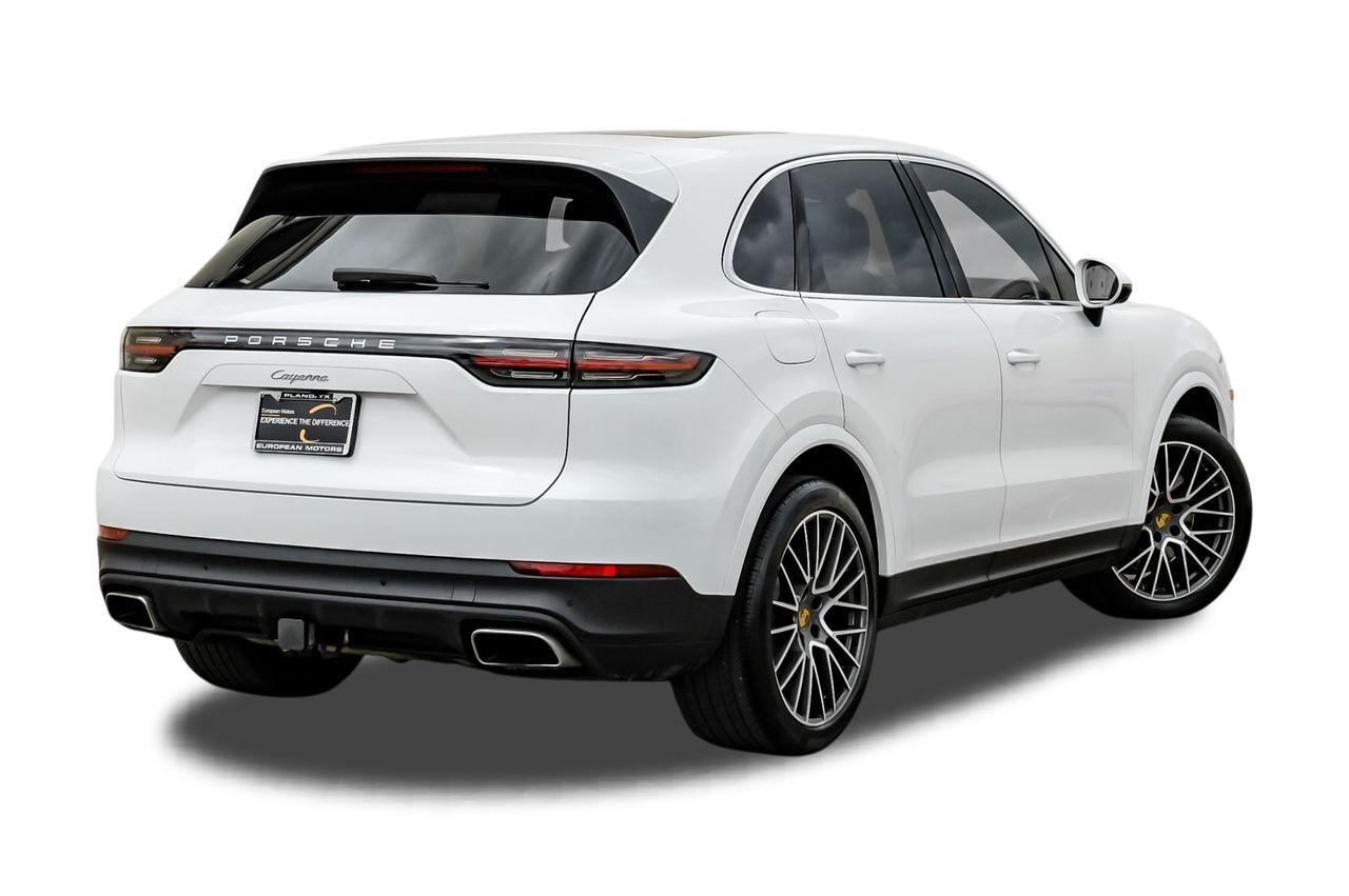 Porsche Cayenne Vehicle Main Gallery Image 09