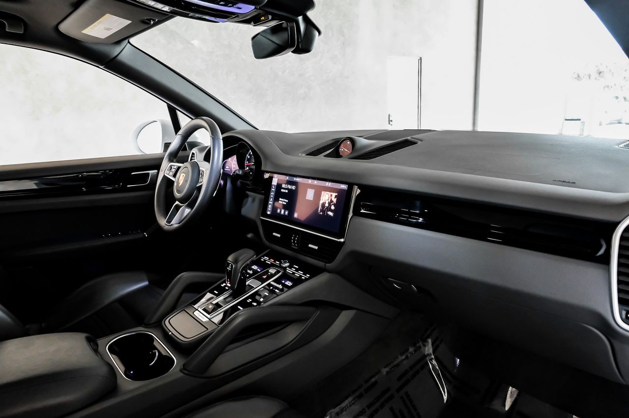 Porsche Cayenne Vehicle Main Gallery Image 13