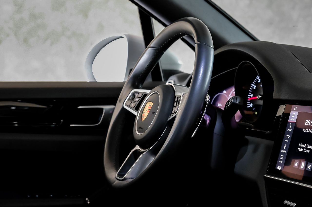 Porsche Cayenne Vehicle Main Gallery Image 15