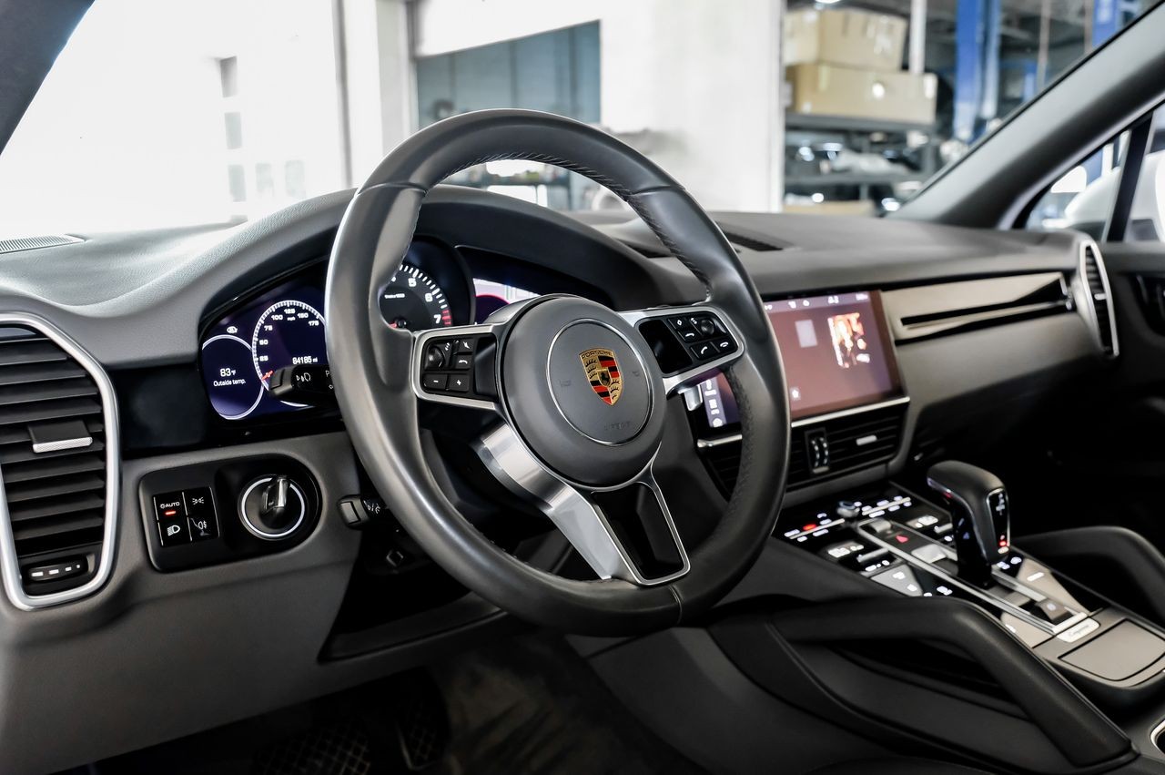 Porsche Cayenne Vehicle Main Gallery Image 16